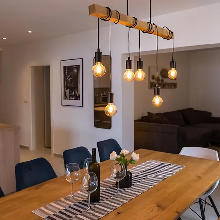 Infinity Dalmatia ヴィンイェラック