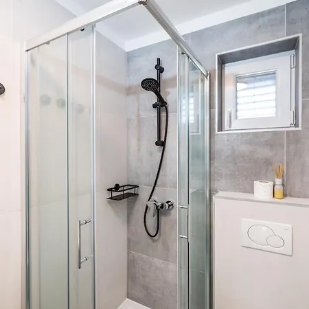 Infinity Dalmatia ヴィンイェラック